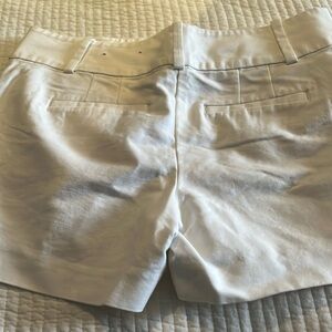 woman’s white ann taylor shorts size 6